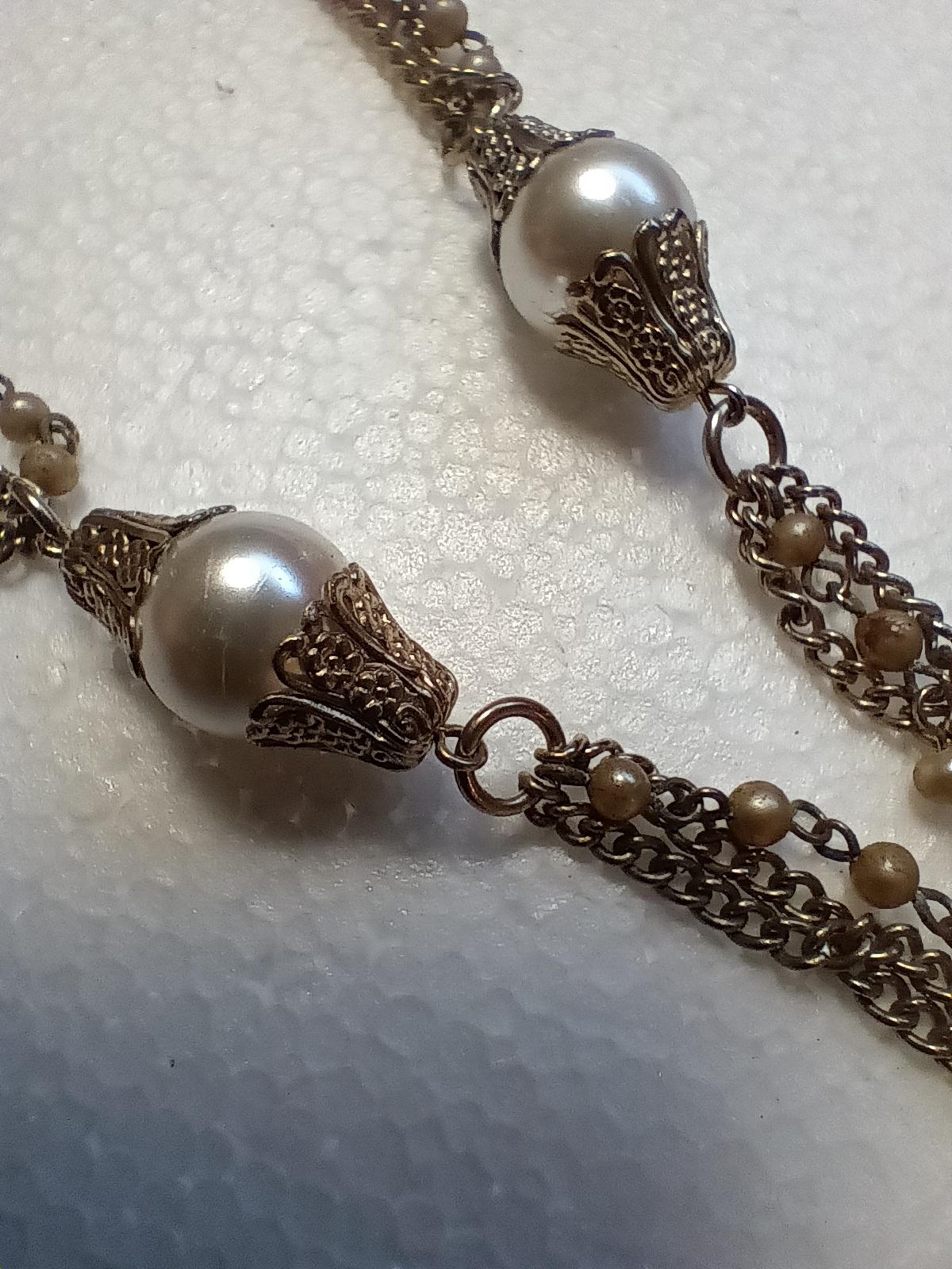 Collier Court Années 70 – Perles Rondes Et Olives En Résine – Métal Chromé – Couleur Rose Saumoné