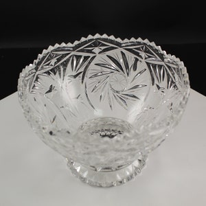 Vintage saw tooth lead crystal cut glass 3-footed bowl w/ fern & stars  pattern. 