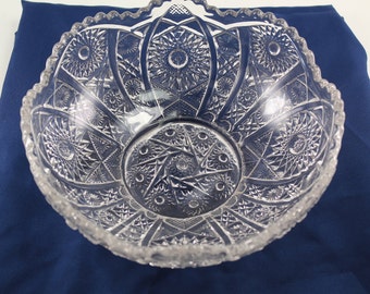 Antique NUCUT Imperial Glass(Circa 1915 - 1917) Daisy and Button pattern clear glass serving bowl.  Early 20th Century showstopper, here..