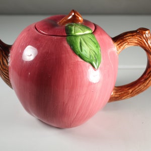 Vintage 1996 Cracker Barrel brand ceramic Apple Teapot, in Vintage Very Good condition.  No box, but super cute and whimsical! Display only.
