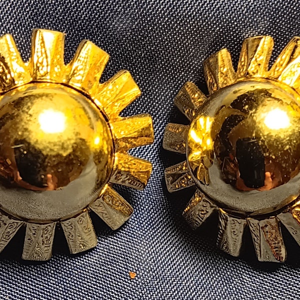 1950's Coro Atomic Sunburst Gold Tone Clip On Earrings, In Vintage Very Good Condition.  Stunning Quality And Design From Coro!