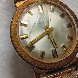 1970&#39;s Elgin 17 Jewel Watch, In Vintage Fair Condition.  A Great Potential Restoration Project, Or Spare Parts.  Good Looking Watch.  Runs!