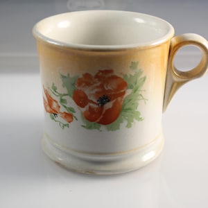 Vintage nicht gekennzeichnete Keramik Rasiertasse, orange und weiß, mit Blumenmotiv.  Schöne Shabby-Chic-Ergänzung, oder tolles Upcycle-Potenzial!