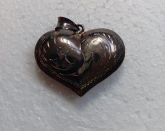 1980&#39;s Etched Sterling Silver Puffy Heart Pendant, In Vintage Very Good/Excellent Condition.  Beautiful Patina, And Great For Valentine&#39;s!