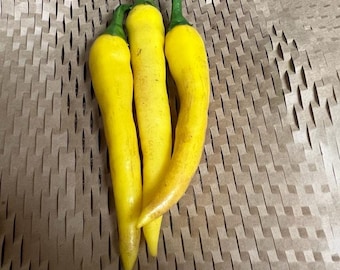 Golden Cayenne Pepper Seeds 25+