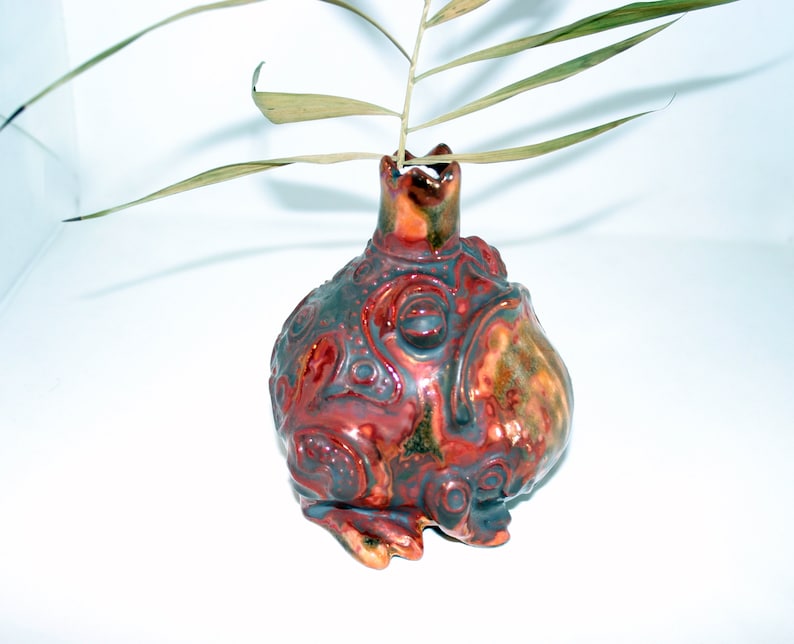 Princess frog flower vase