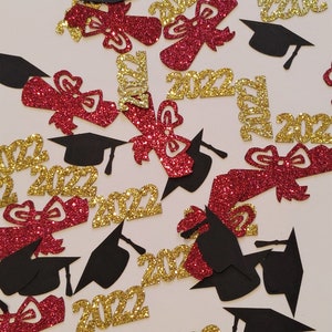 Confeti de graduación con birrete/diploma y 2025 en color personalizado, decoración de graduación, decoración de mesa