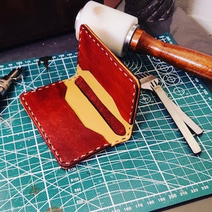 Porte cartes en cuir fait main