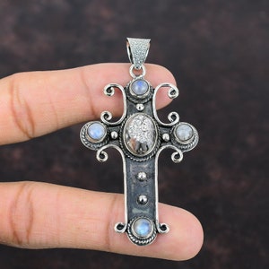 Ciondolo a croce in argento sterling fatto a mano: druzy di titanio e pietra di luna arcobaleno