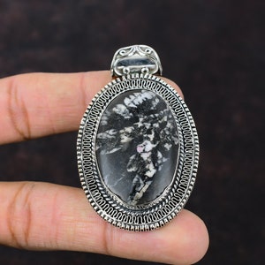 Handmade Chrysanthemum Stone Pendant: Vintage 925 Sterling Silver Jewelry