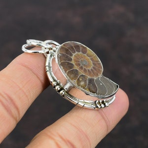 Ciondolo fossile di ammonite Ciondolo in pietra preziosa reale Ciondolo in argento sterling 925 Ammonite fossile Gioielli in argento Ciondolo fatto a mano Regalo per un amico immagine 9