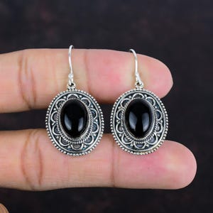 ハンドメイドのブラックオニキスイヤリング：ヴィンテージ925スターリングシルバージュエリー