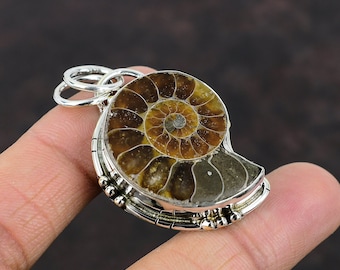 Ciondolo fossile di ammonite Ciondolo in pietra preziosa reale Ciondolo in argento sterling 925 Ammonite fossile Gioielli in argento Ciondolo fatto a mano Regalo per un amico