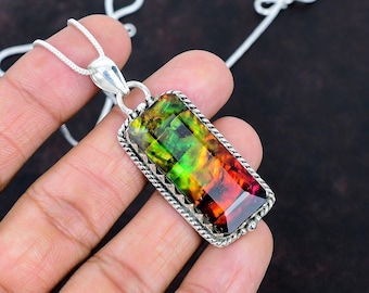 Handgefertigter Anhänger aus facettiertem Ammolit aus Sterlingsilber – Schmuck aus Naturedelstein