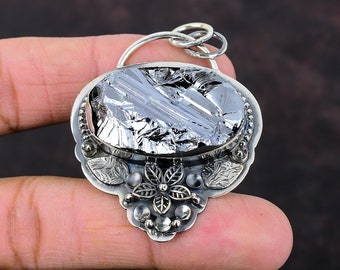 Pendentif shungite brut, bijoux incroyables, pendentif en argent sterling 925, véritable pendentif en pierres précieuses, fleurs faites à la main, cadeau pour maman, pendentif unique