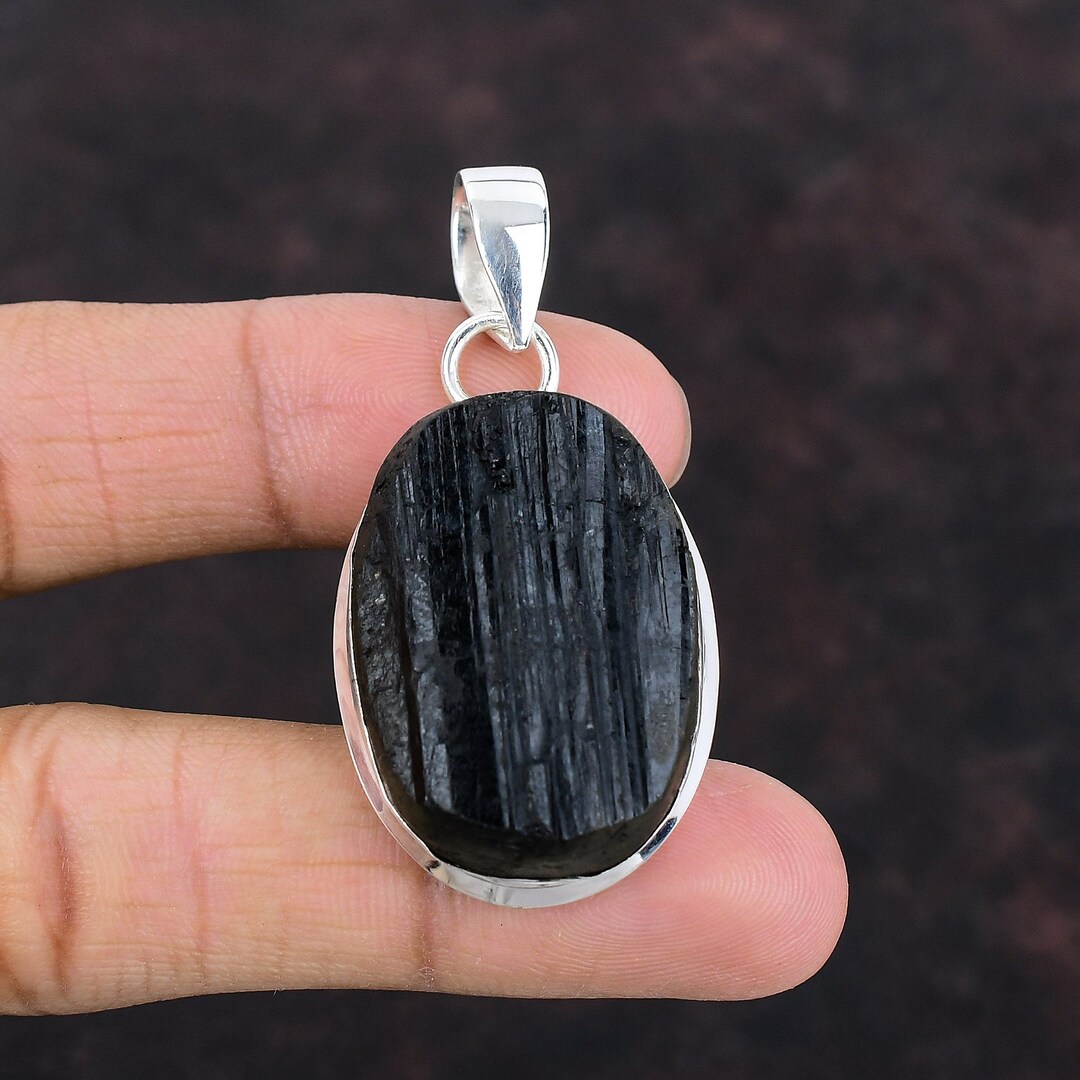 ブラックトルマリン原石ペンダント：ハンドメイド925スターリング