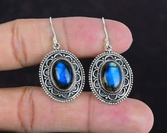 Boucles D'oreilles Créoles Argentées Ovales Avec Zirconium Cubique – Style Vintage