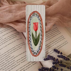 Marcador de Livro em Aquarela com Tulipa | Arte Floral Pintada à Mão, Presente para Amantes de Livros com Tema Botânico imagem 1