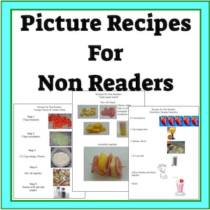 Op de afbeelding: Drie beeldkaarten met recepten voor niet-lezers. De eerste kaart laat zien hoe je een cottage cheese- en tomatensalade maakt. De tweede kaart laat zien hoe je een drievoudige snackspies maakt met kaasblokjes, ham, ananas en tandenstokers. De derde kaart laat zien hoe je een aardbeien-bananen smoothie maakt.