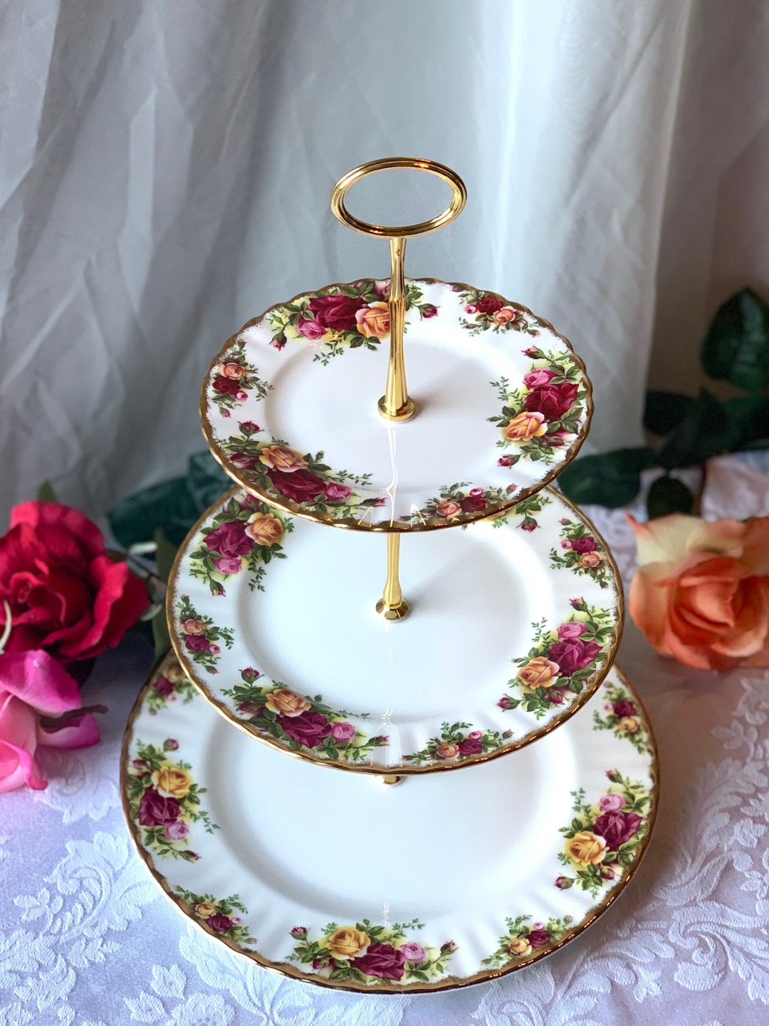   Old Country Roses ケーキスタンド3段 Amazon.com | Royal Albert Old Country Roses Cake Stand Three