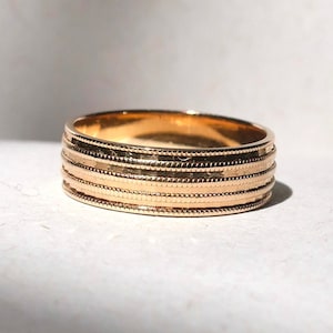 14K GOLD BAND, diamond cut antique band, Vintage cigar band, mint condition, wedding band, gold band, texture gold ring, unique piece, size5
