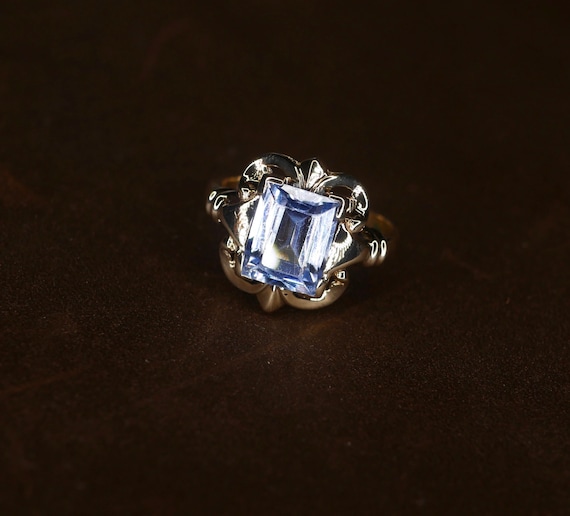 1930'S Aquamarine 4ct gold ring.