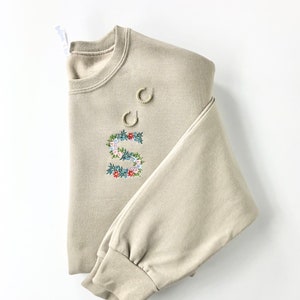 Floral Letter Custom Embroidered Crewneck, Personalized Initial Sweatshirt, Floral Embroidered Sweatshirt, Embroidered Sweatshirt