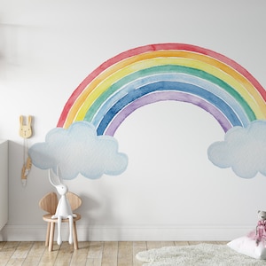 Naklejki ścienne z tęczą w akwareli: pastelowy wystrój pokoju dziecięcego