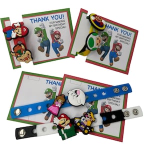 Mario Party Favors, Mario Charms en armband voor cadeauzakjes/cadeauzakjes, 7''-armband met elk 2 bedels (set van 6, 12, 18 of 24)