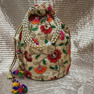 Gestickte Handtasche