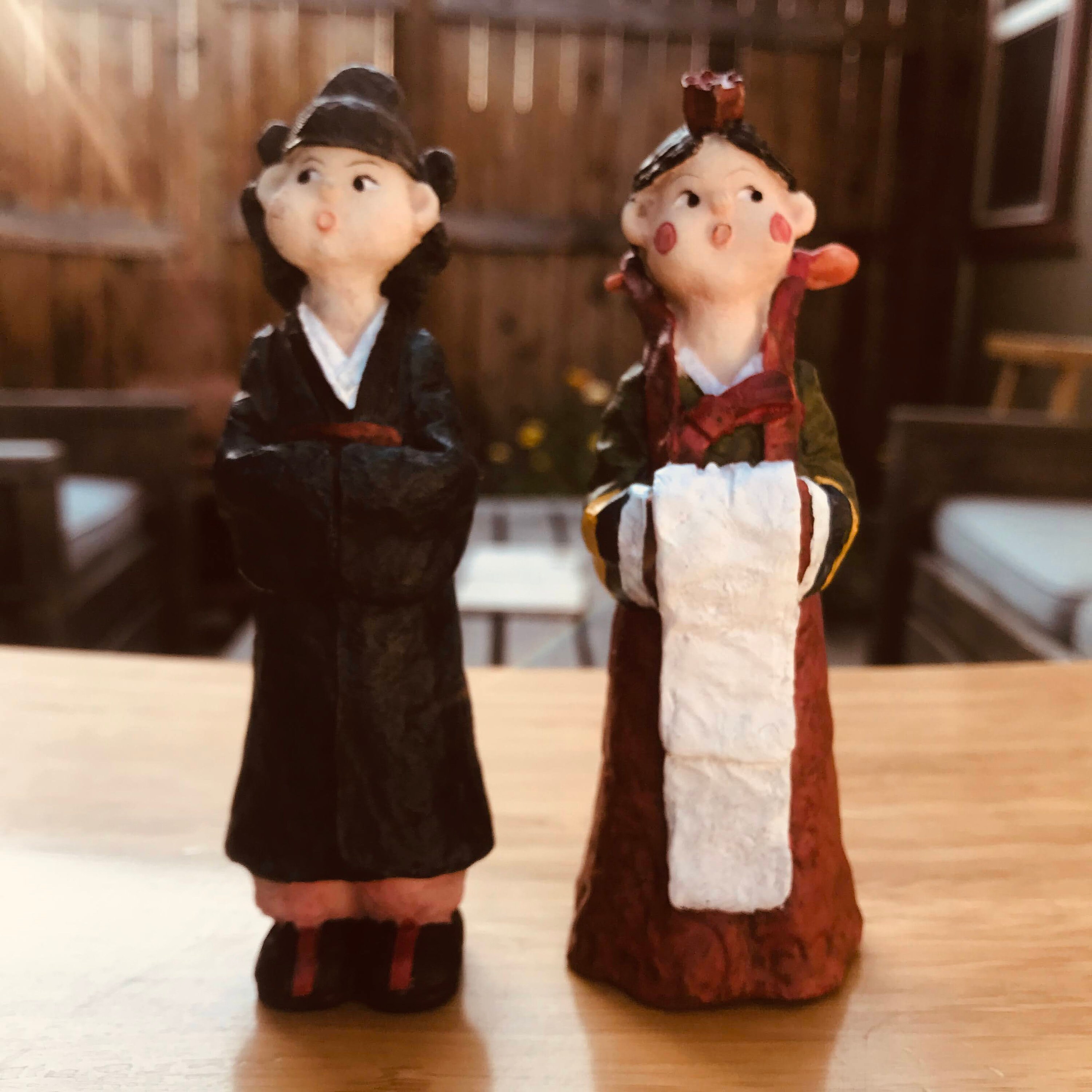 Figuras japonesas de porcelana tradicional masculina y Etsy