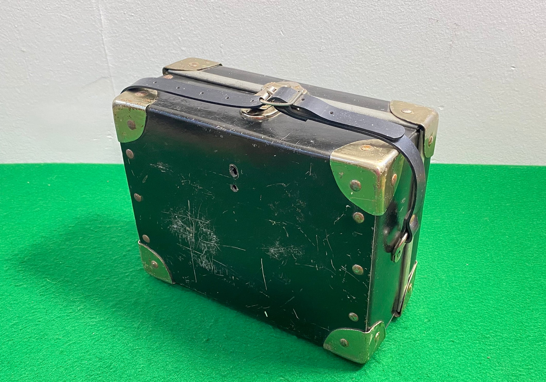 緑　ビンテージボックス ミリタリーボックス？ Vintage military box - Etsy 日本