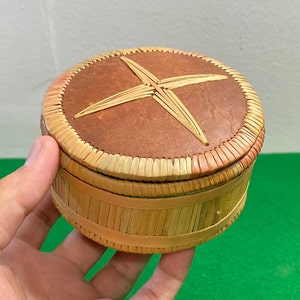 VTG/Antique Straw/Bamboo basket with lid -Round Mini Basket with Lid Handmade