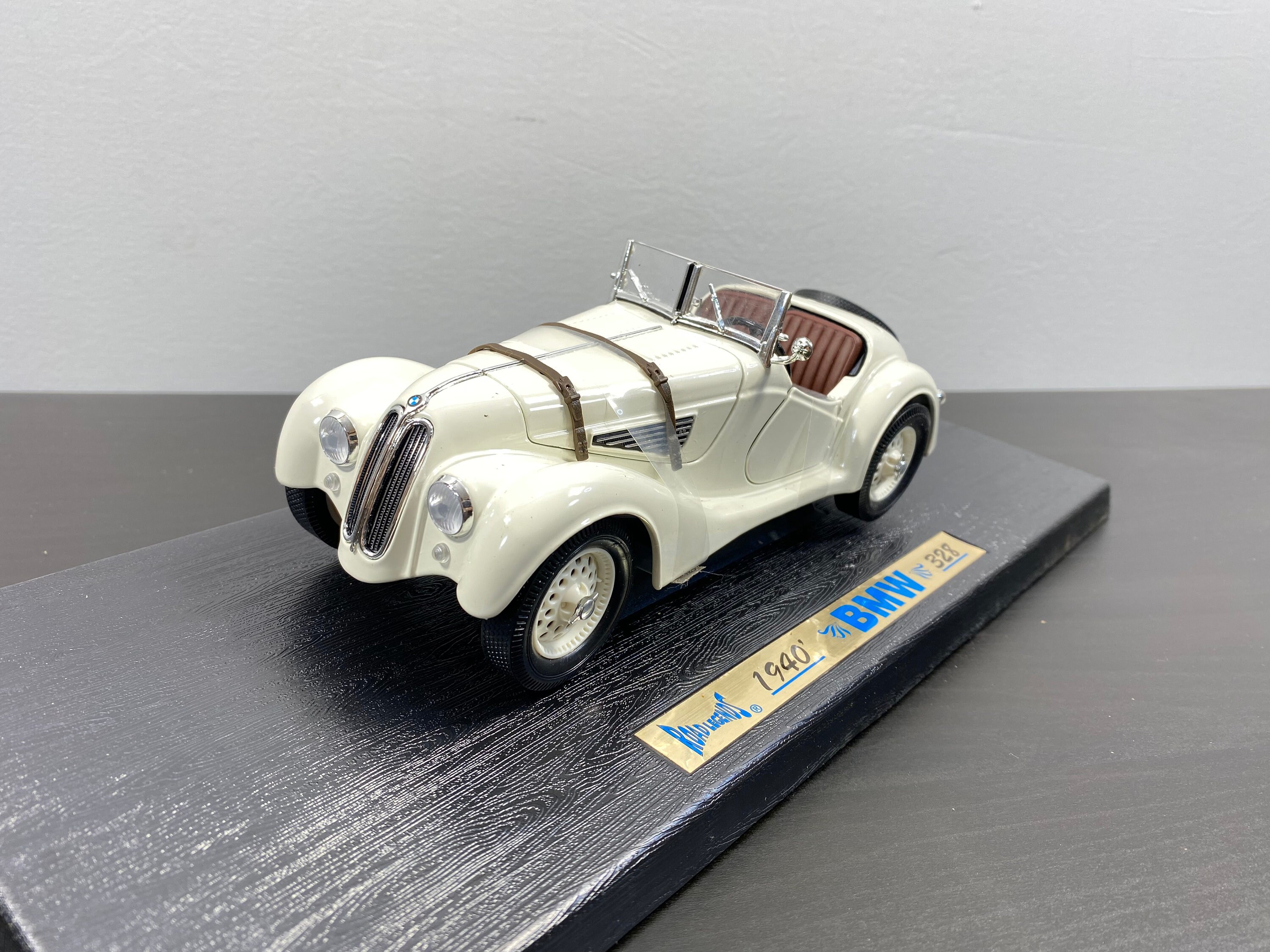ミニカー BMW 328 Roadster Heritage collection Road Legends 1/18 Scale 1940 BMW 328, Beige and Brown