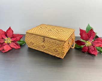 Cesta de costura, cesta de mimbre vintage, caja de costura de tela de madera, caja de kit resistente con dos asas, regalo hecho a mano, organizador raro.