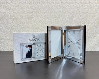 Vintage BULOVA Une Tech Klapp-Tischuhr und Bilderrahmen-Set, Bilderrahmen für Fotos im Format 6" x 4" und batteriebetriebene Uhr, Jubiläumsdekoration.