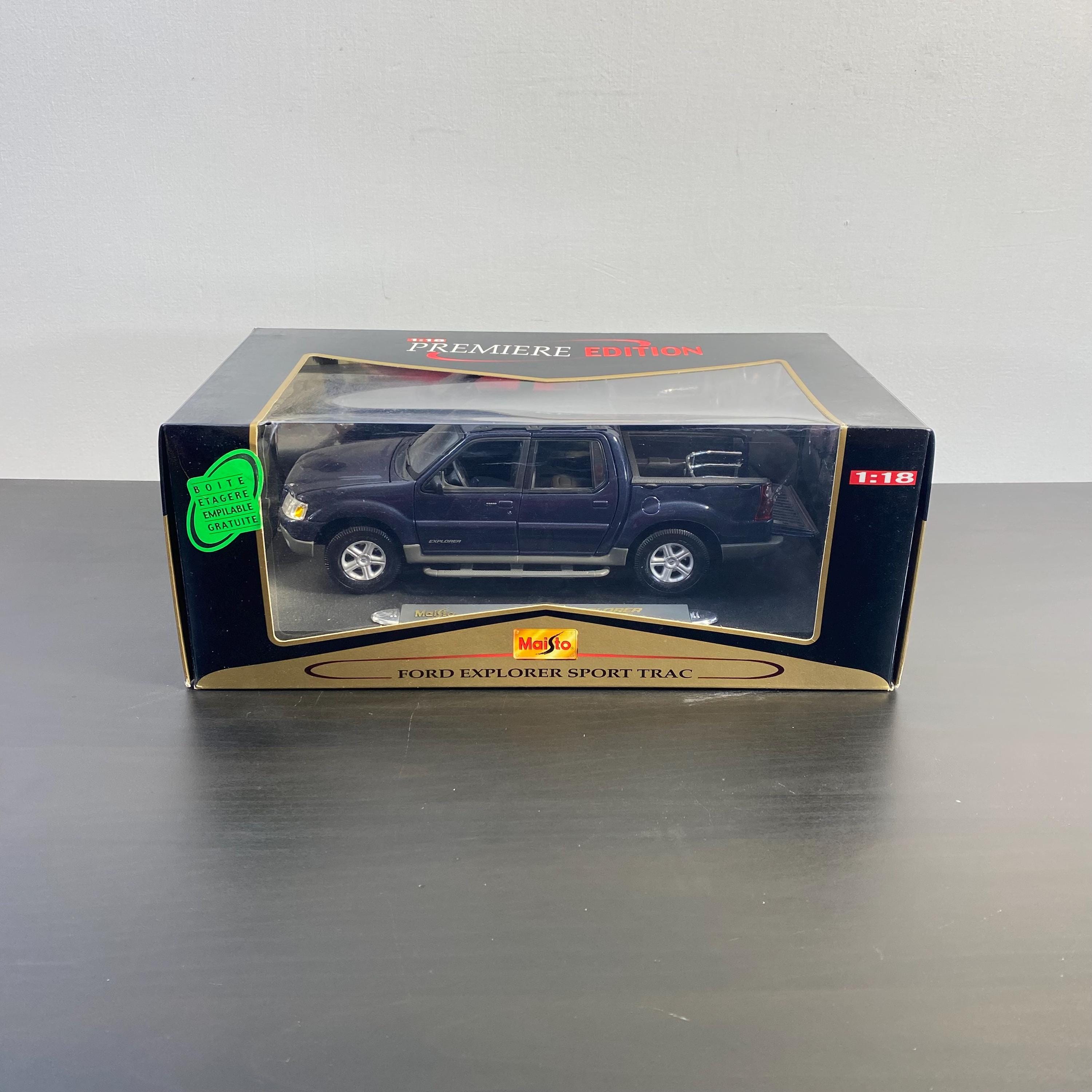 Maisto, Ford Explorer Sport Trac 1/18 Scale Model Truck Diecast by