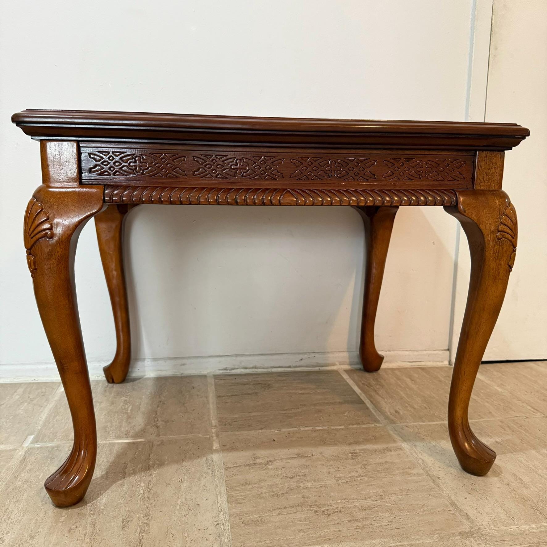 ボンベイ カンパニーのフレンチ スタイル サイド テーブル、1900 年代