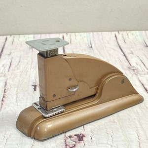 Vintage  Stapler, Swingline Speed, Made In USA, Art Deco, Vintage Stapler, Metal Stapler,  Beige Industrial, Small Desk Size