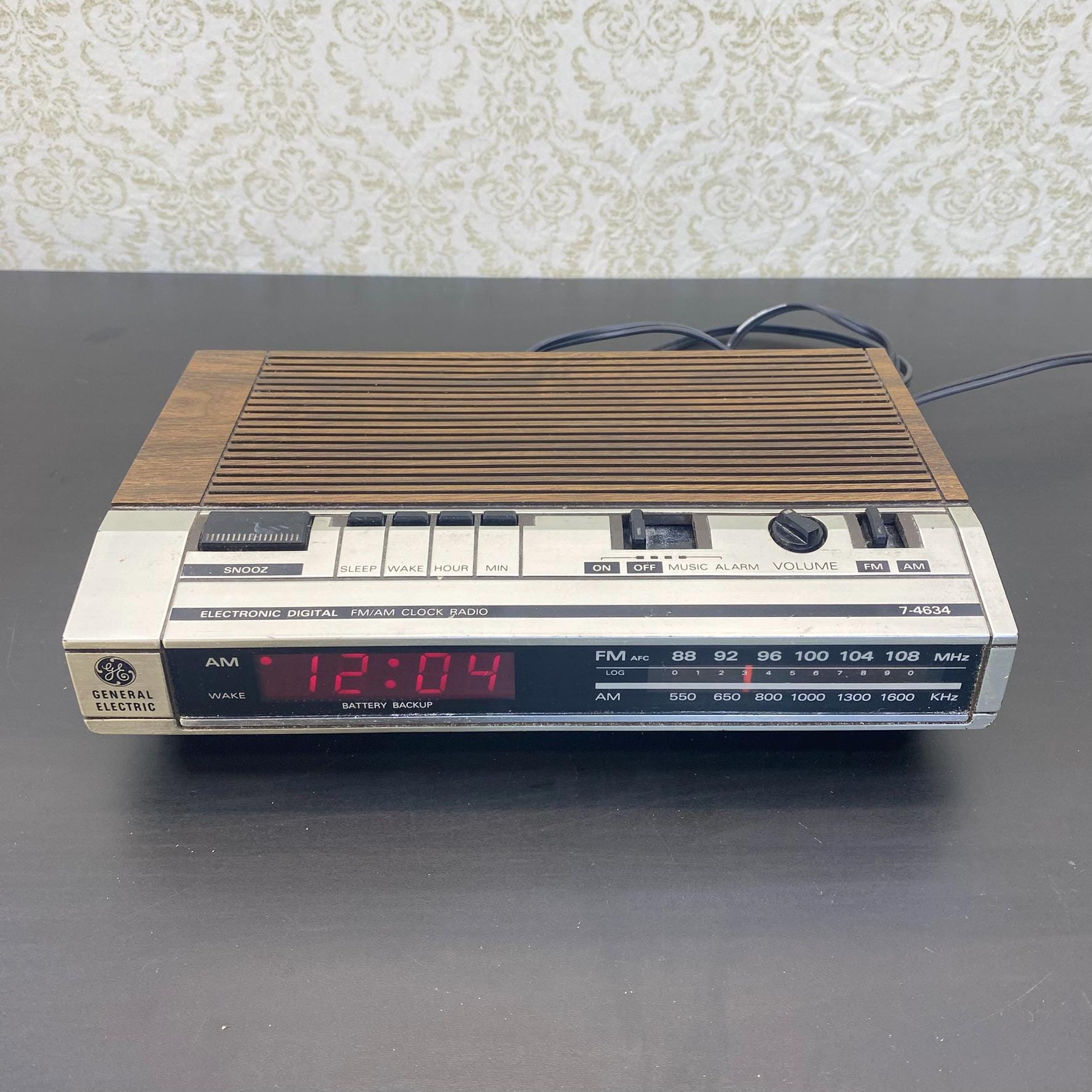 Vintage 1980s GE Digital Alarm Clock Radio Am/fm Red LED Light Time ...