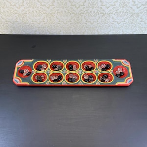 Jeu vintage de Congkak / Congklak / Dakon / Mancala fait main très ancien Bali Java avec des perles des années 70 80, peint à la main Oware / Kalaha, avec des galets
