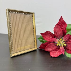 5x7インチのゴールドメタルフォトフレーム、装飾模様、卓上および壁掛けの手作りギフト、華やかなフォトフレーム、デスクトップ装飾デザイン。