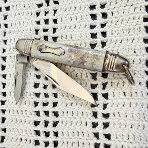 Vintage zakmes uit West-Duitsland, antiek vouwmes met patina, stevig handvat, verzamelobject met twee lemmeten en slipjoint-mechanisme, rustiek cadeau