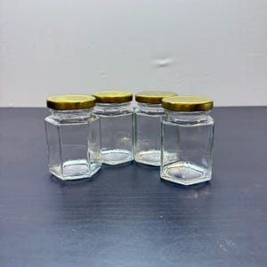 Hexagon Clear Glass Jars with Gold Metal Lids, 4 Bottles, 8 cm, Honey Container, Spicy Storage, Beauty Products, Kitchen Rack Decor.