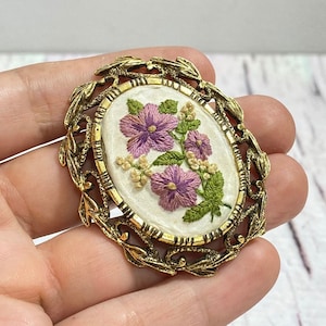 Floral Oval Brooch, Vintage Stunning Ornament, Decorative Pin, Chest, Elegant Jacket Pin, Glamorous Clothing Accessory, Rare Brooch, Gift.