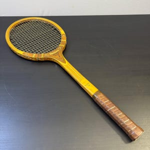 DONNAY Speed Flex Tennis Racquet, Tournament Model, Selected By Top Players, Wooden Grip, Brown Collectable, Strong Sport Memorabilia.