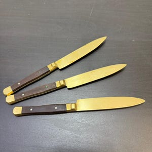 Abrecartas de una sola hoja de latón, bolsa de camping, magníficos abridores con asas de madera, abrecartas de escritorio, asas ergonómicas marrones.