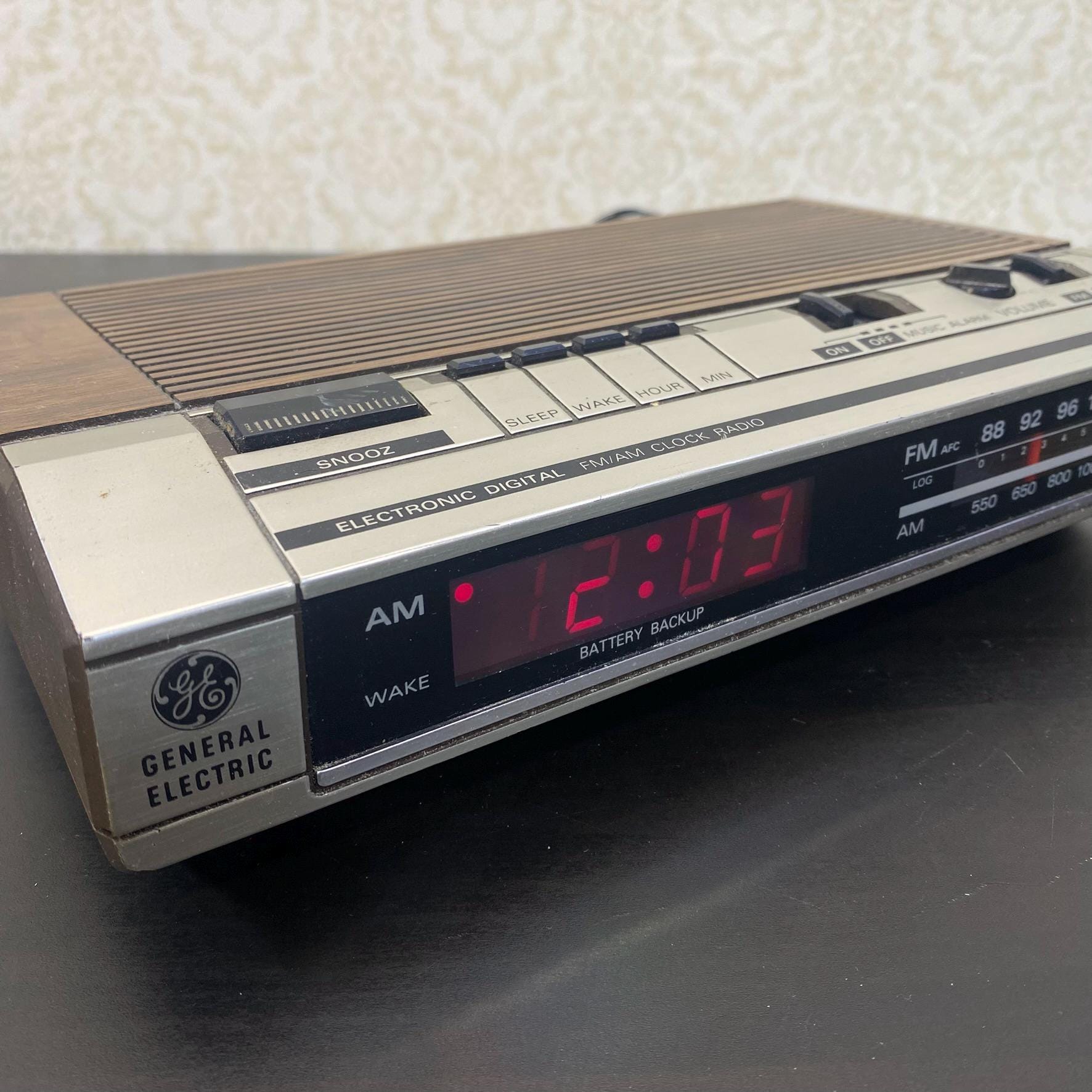 Vintage 1980s GE Digital Alarm Clock Radio Am/fm Red LED Light Time ...