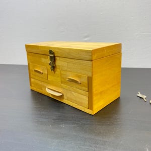 1950s 1960s Jewelry Box, Vintage Jewelry Storage, Vintage Vanity Decor, Lockable Trinket, Brown Sewing Box, Blue Velvet, Treasure Chest