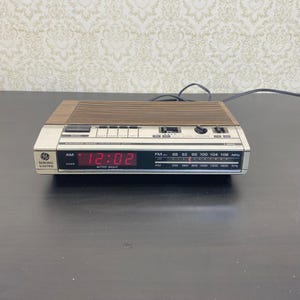 Vintage 1980s GE digital alarm clock radio am/fm red LED light time display mod walnut woodgrain chrome silver 80s General Electric